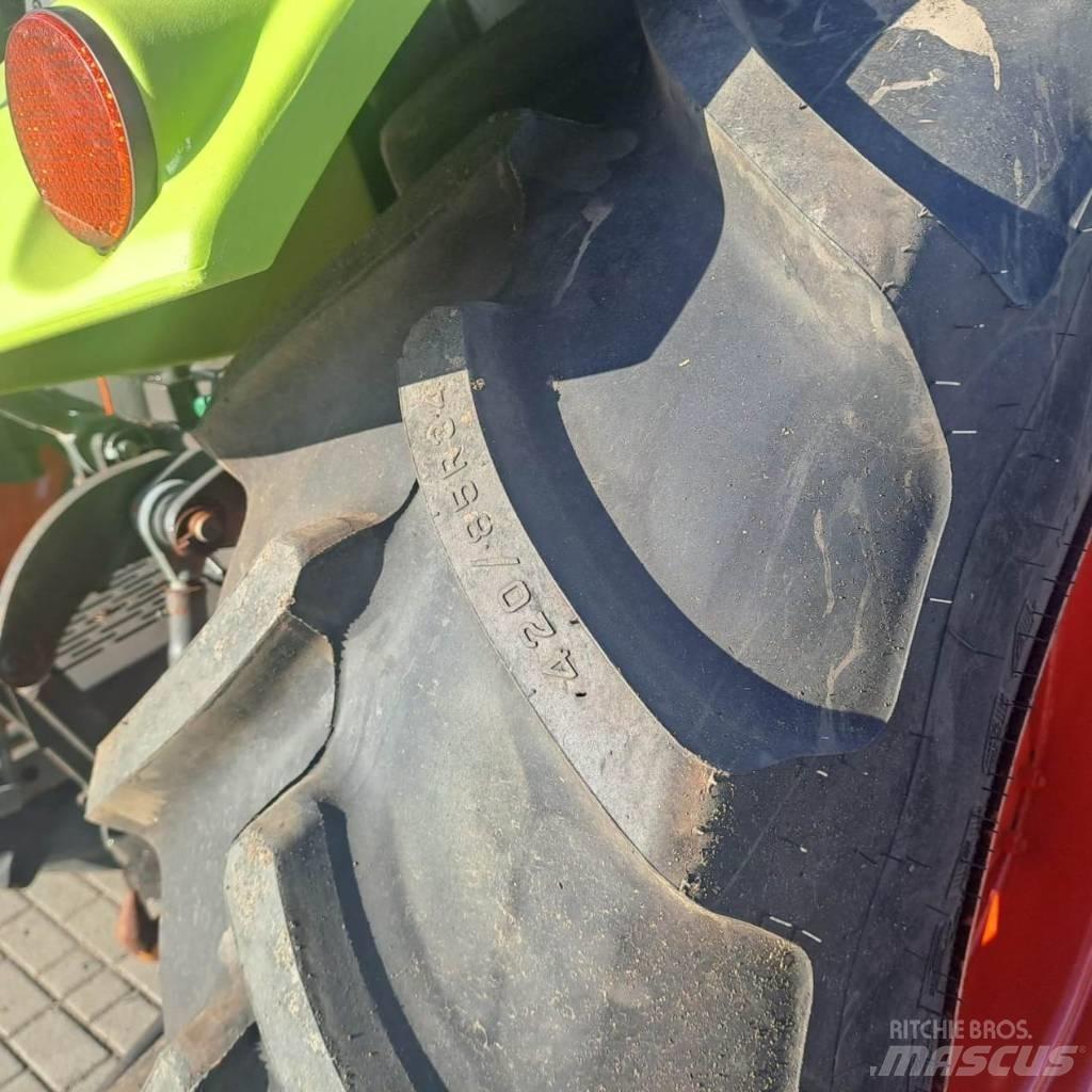 CLAAS Axos 330 Traktoren