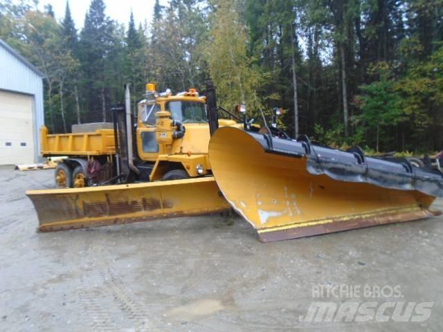 Mack RM 6866 S Schneeschilde und -pflüge