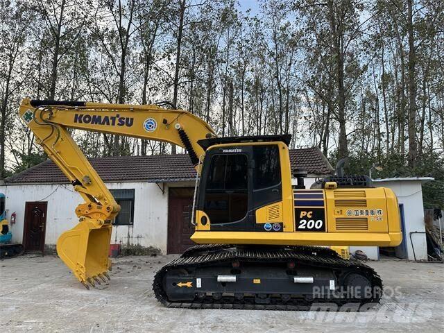 Komatsu PC200-8 Raupenbagger