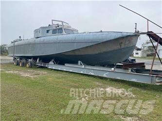  Defense PT8 Boote / Prahme