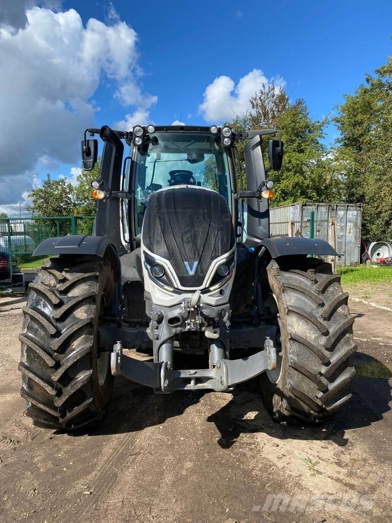 Valtra T 235 Traktoren