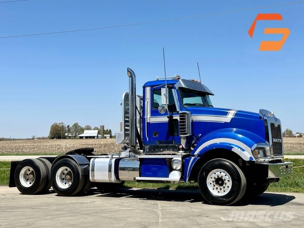 Mack Titan TD 713 Andere Fahrzeuge