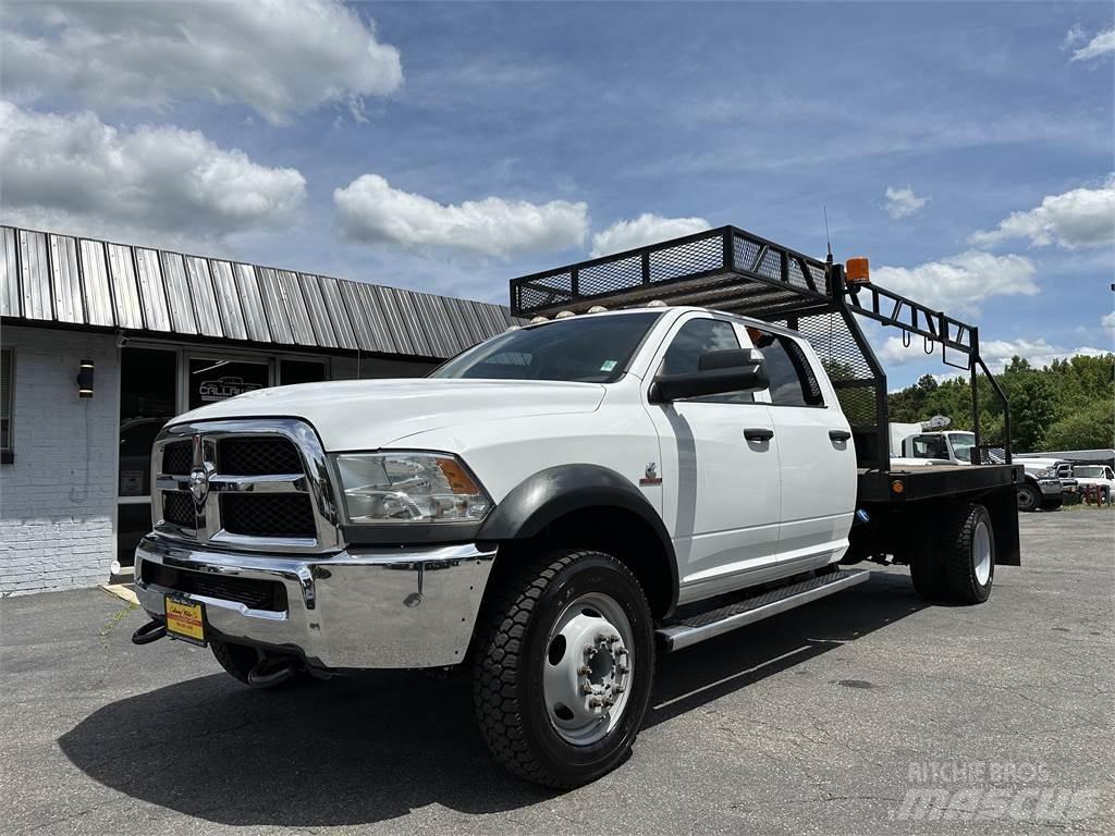 RAM 5500 Pritschenwagen/Pritschenwagen mit Seitenklappe