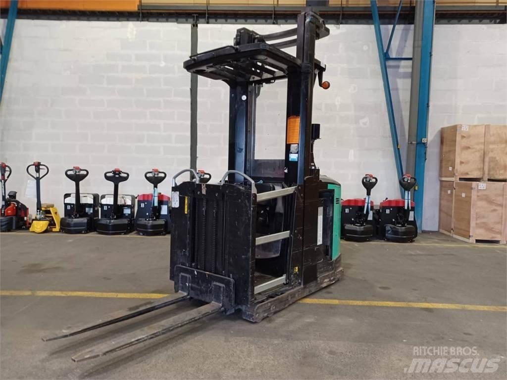 CAT NOH10N Mittelhub-Kommissionierer