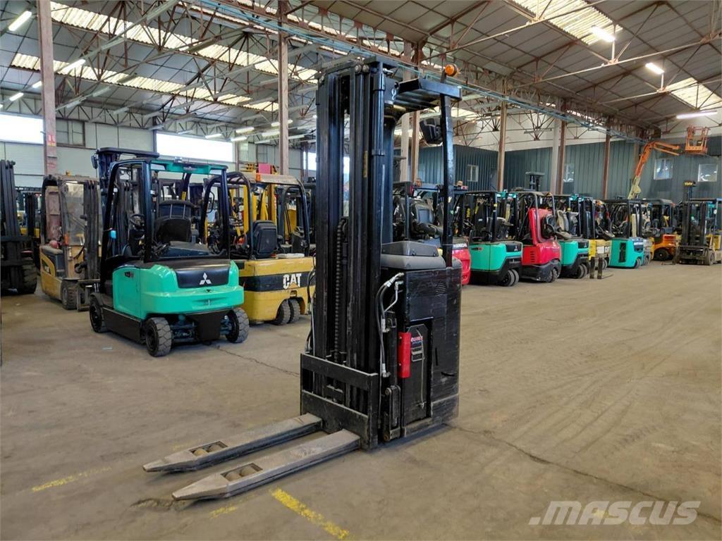 CAT NSR16N Zelfrijdende stapelaars