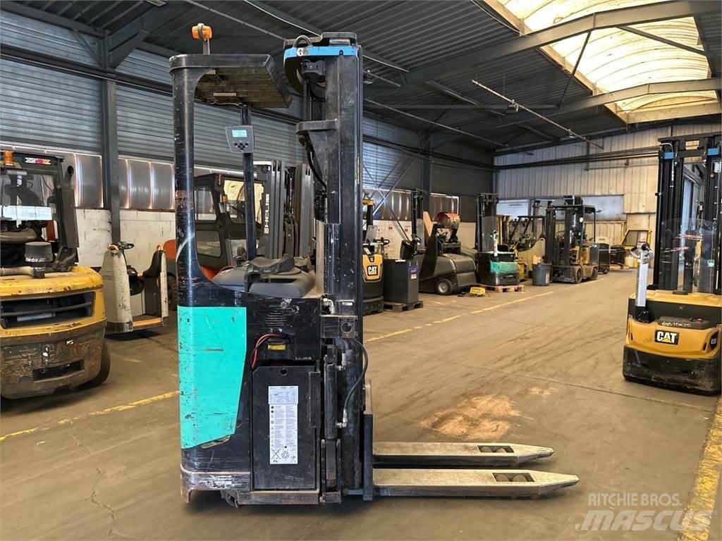CAT NSR20N Zelfrijdende stapelaars