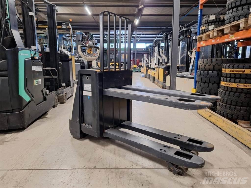 Crown WP3080 Deichselstapler