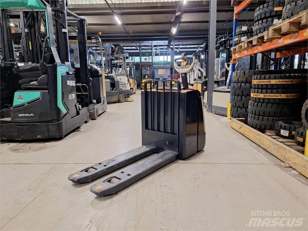 Crown WP3080 Deichselstapler