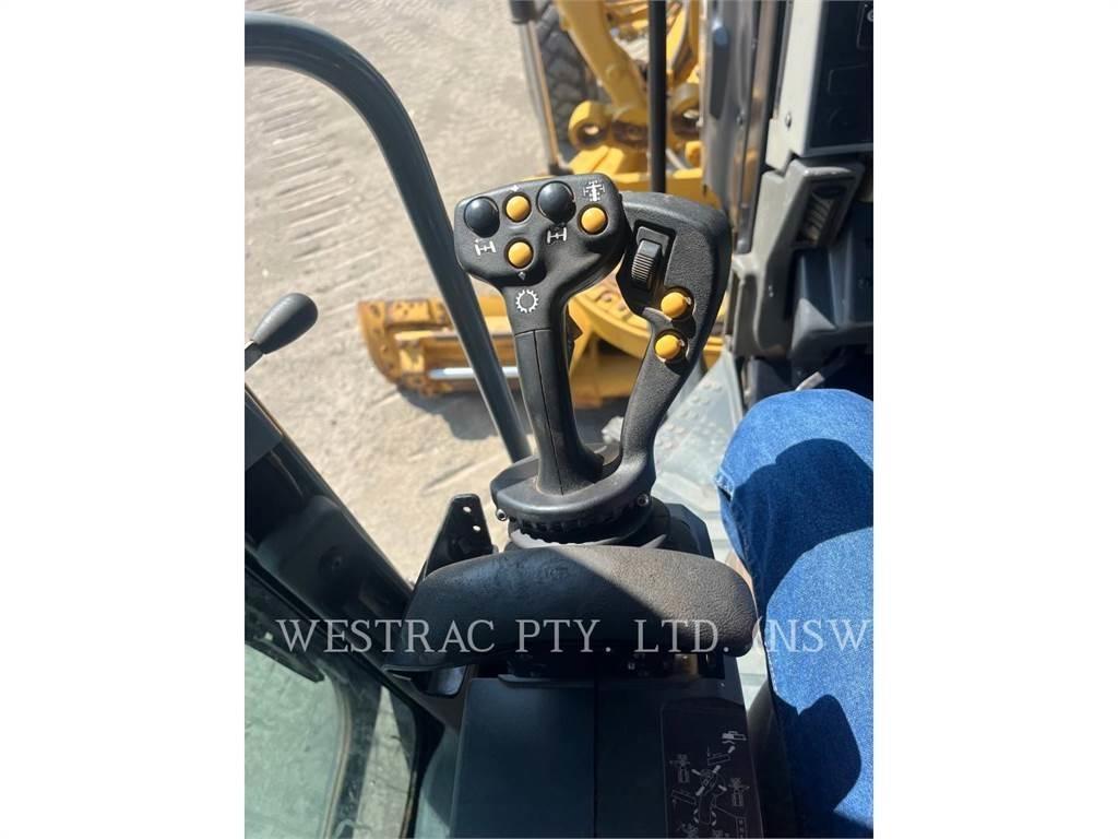 CAT 12M Grader