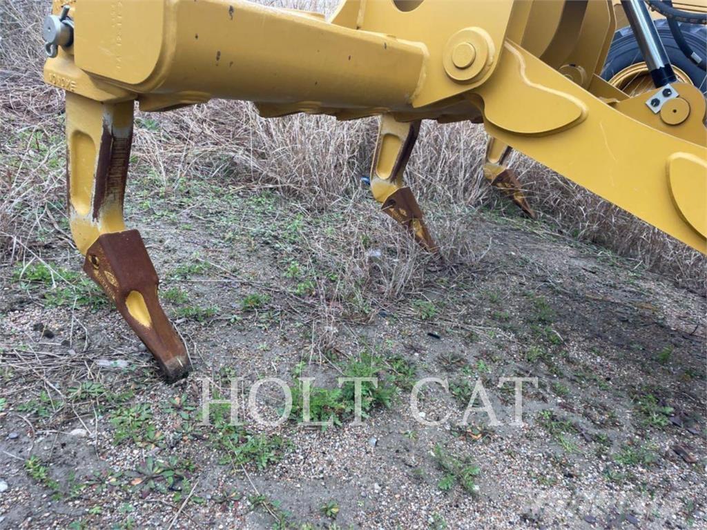 CAT 140 Grader