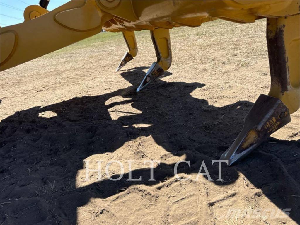 CAT 140 Grader