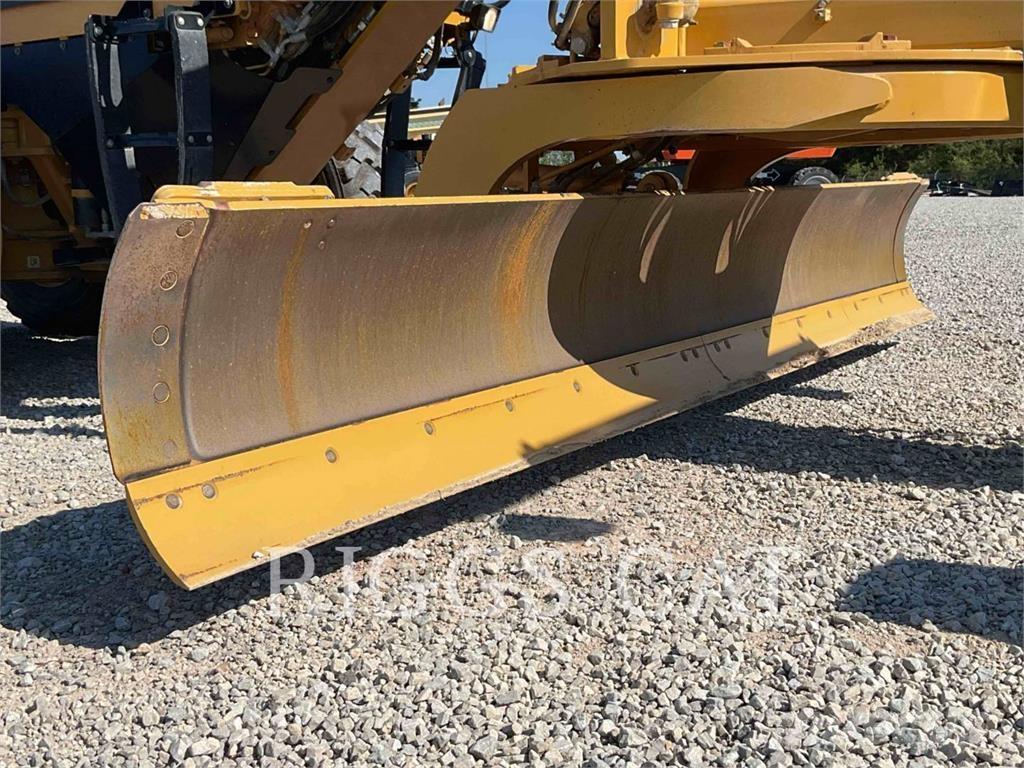 CAT 140 Grader