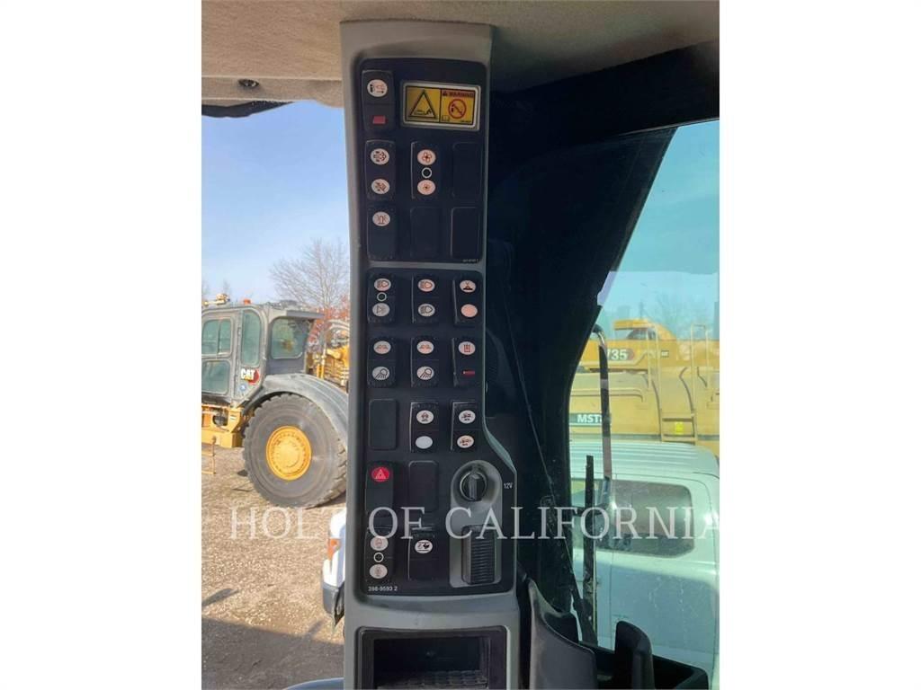 CAT 150 Grader