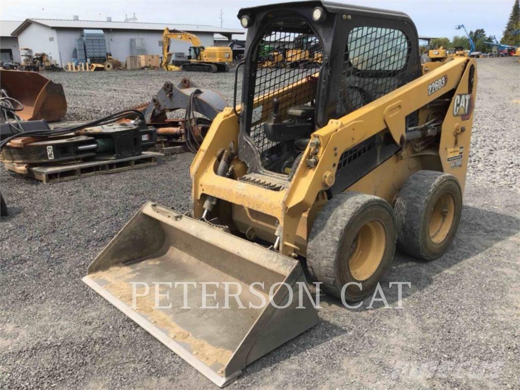 CAT 226D3 Kompaktlader