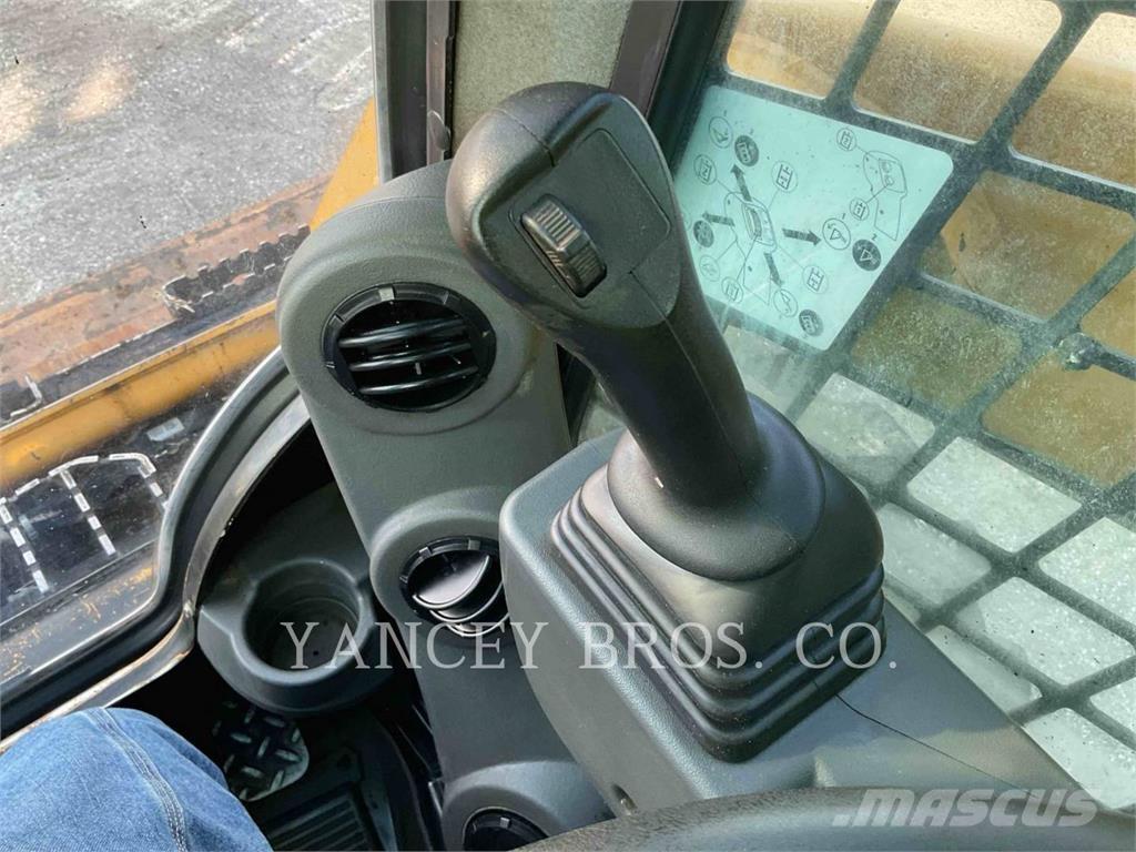 CAT 226D3 Kompaktlader