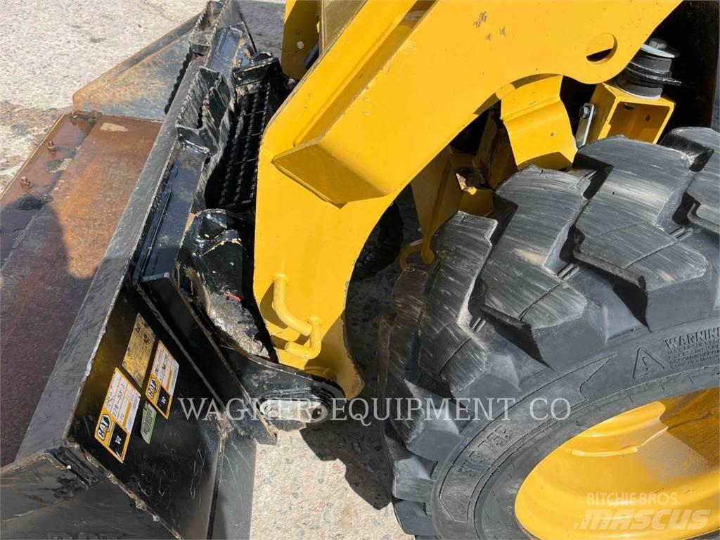 CAT 236D3 Kompaktlader