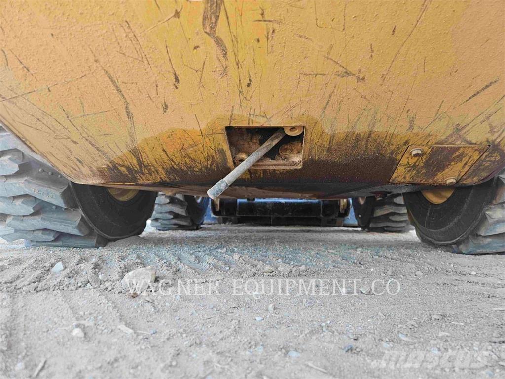 CAT 236D3 Kompaktlader