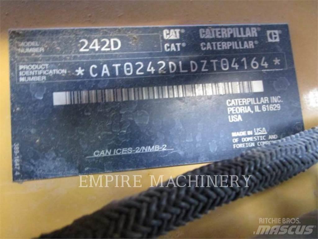 CAT 242D Kompaktlader