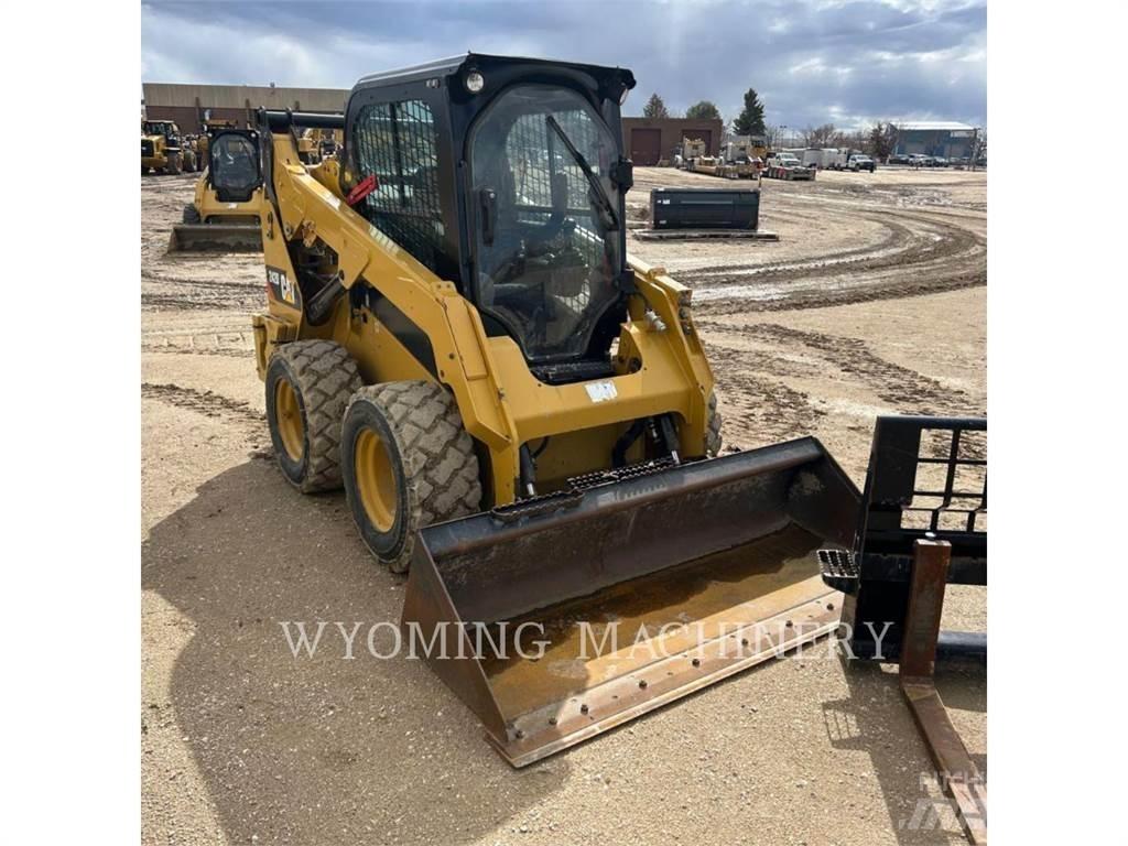 CAT 242D Kompaktlader