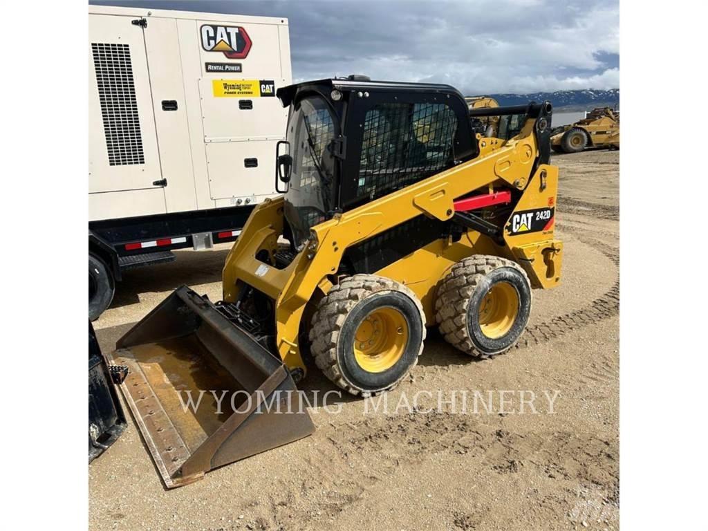 CAT 242D Kompaktlader
