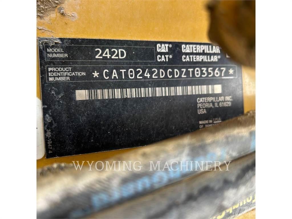 CAT 242D Kompaktlader