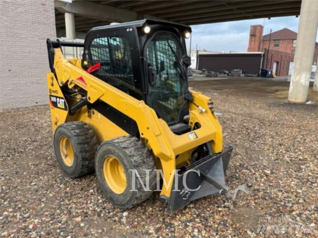 CAT 242D Kompaktlader