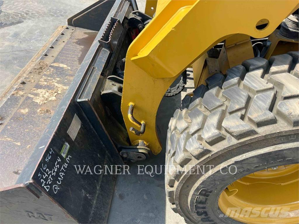 CAT 242D Kompaktlader