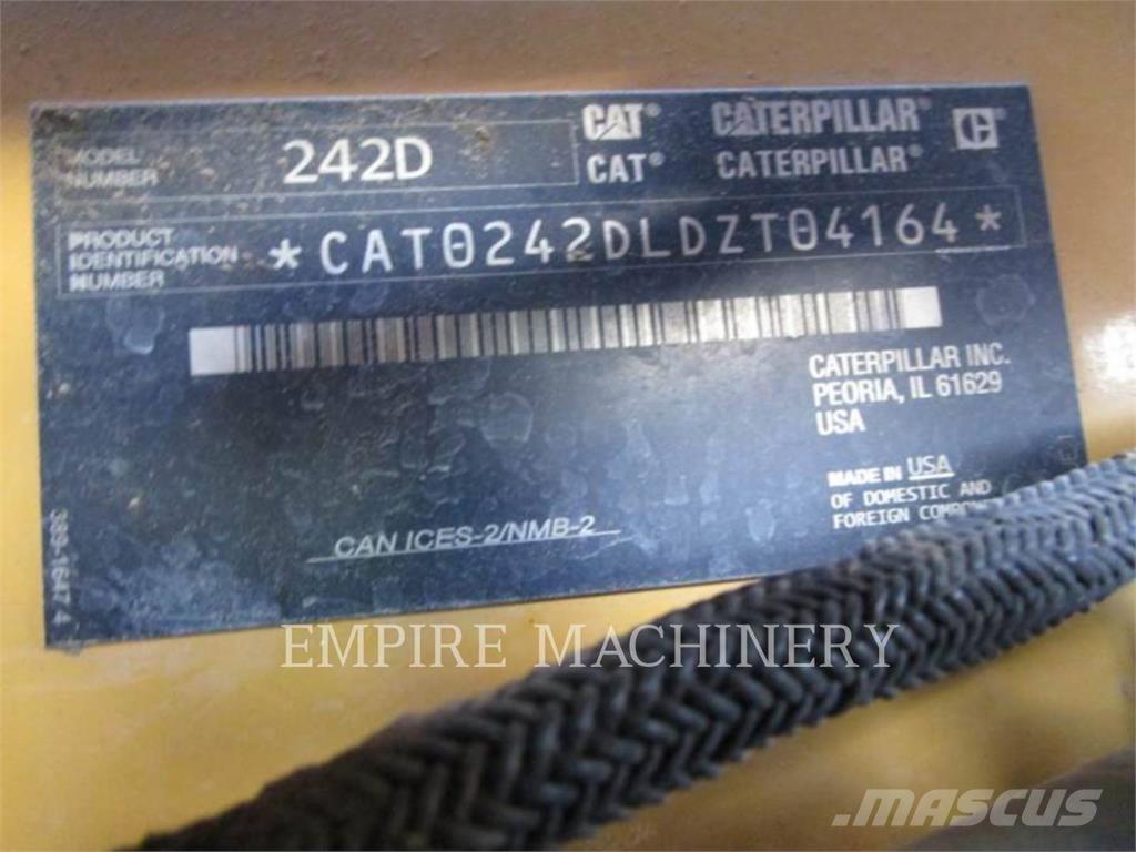CAT 242D Kompaktlader