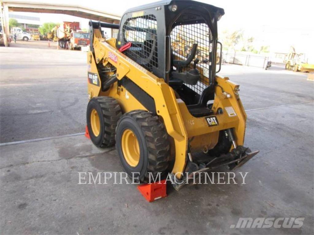 CAT 242D Kompaktlader