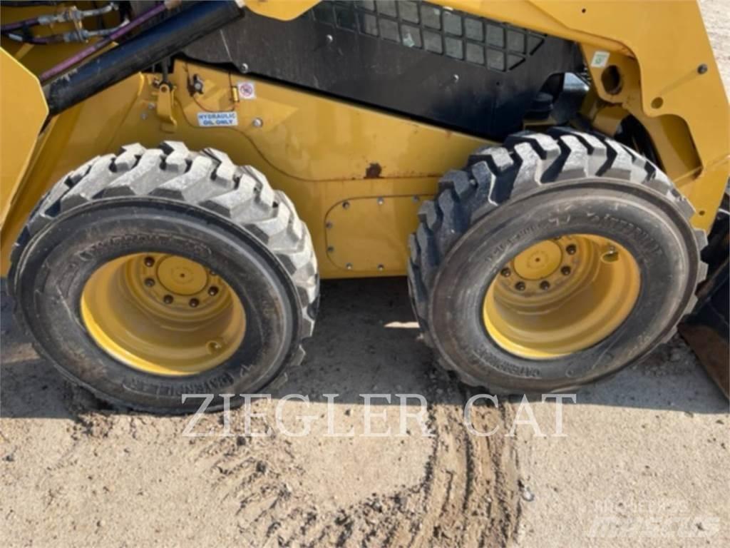 CAT 242D3 Kompaktlader