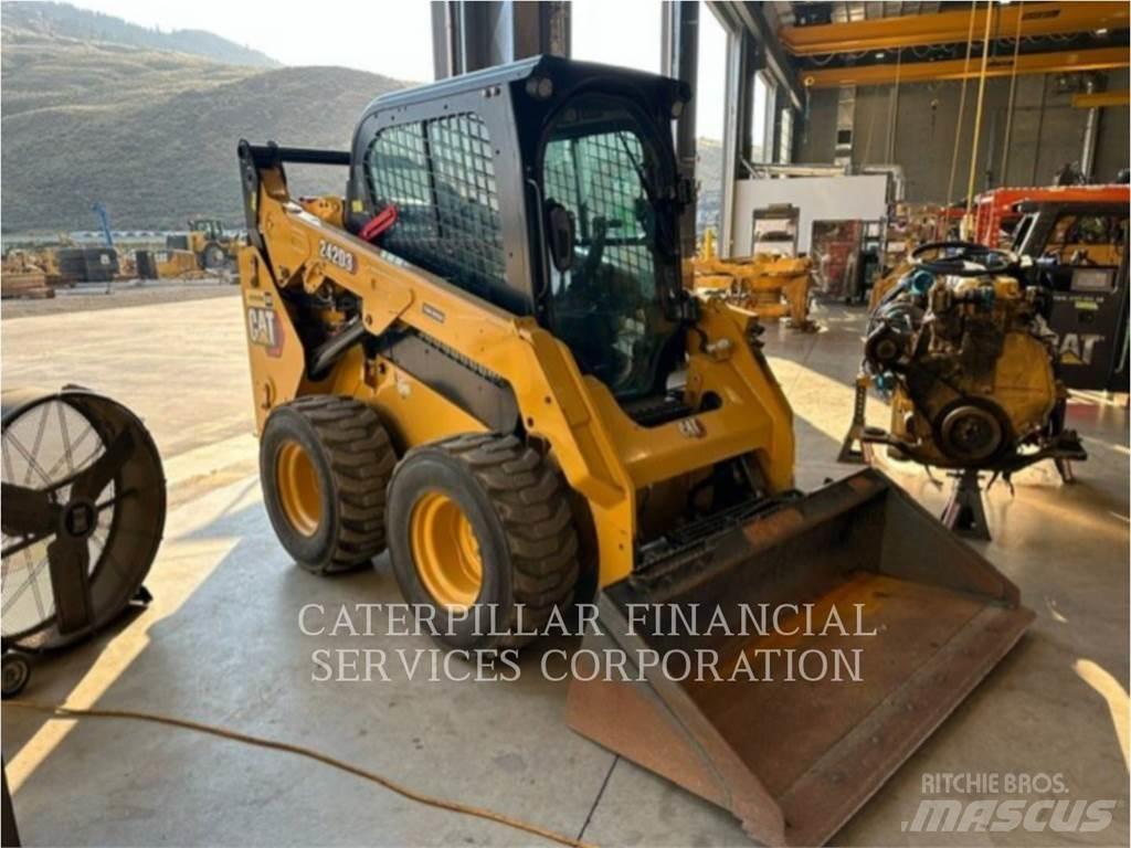 CAT 242D3 Kompaktlader