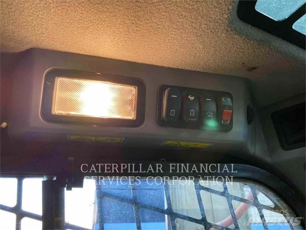 CAT 242D3 Kompaktlader