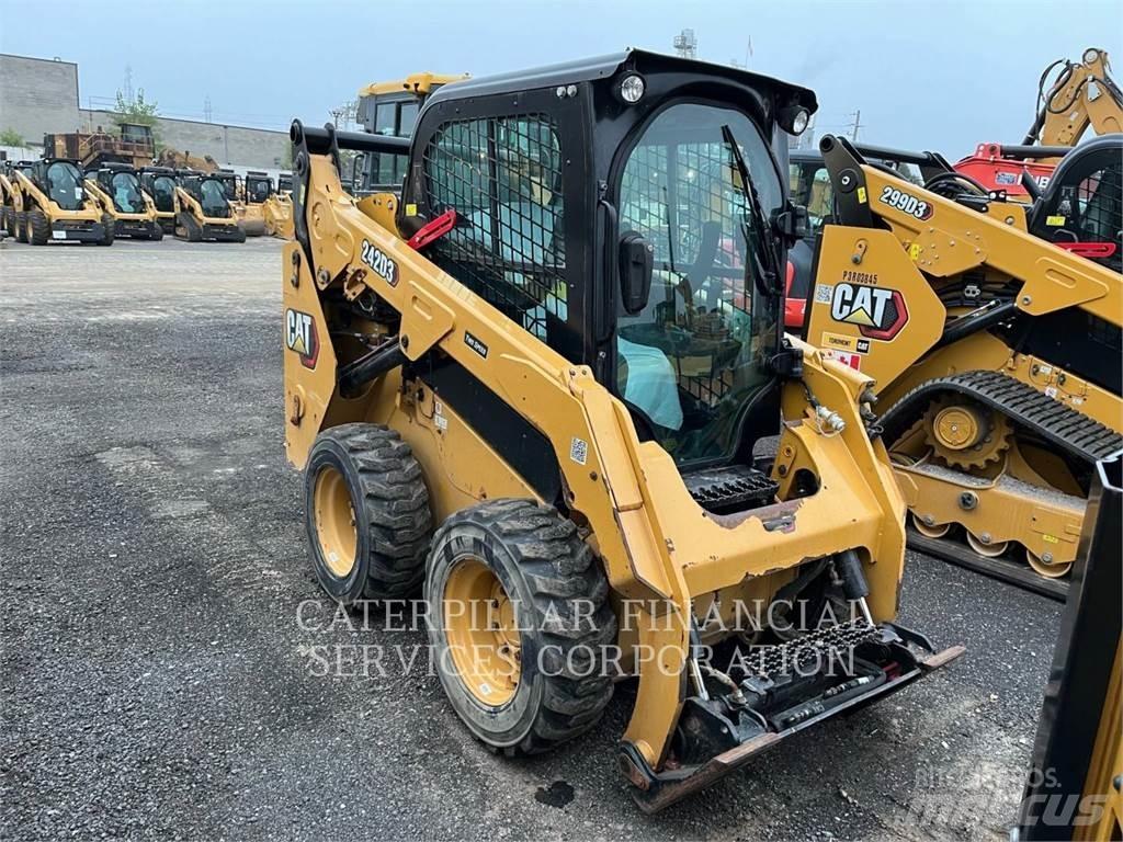 CAT 242D3 Kompaktlader
