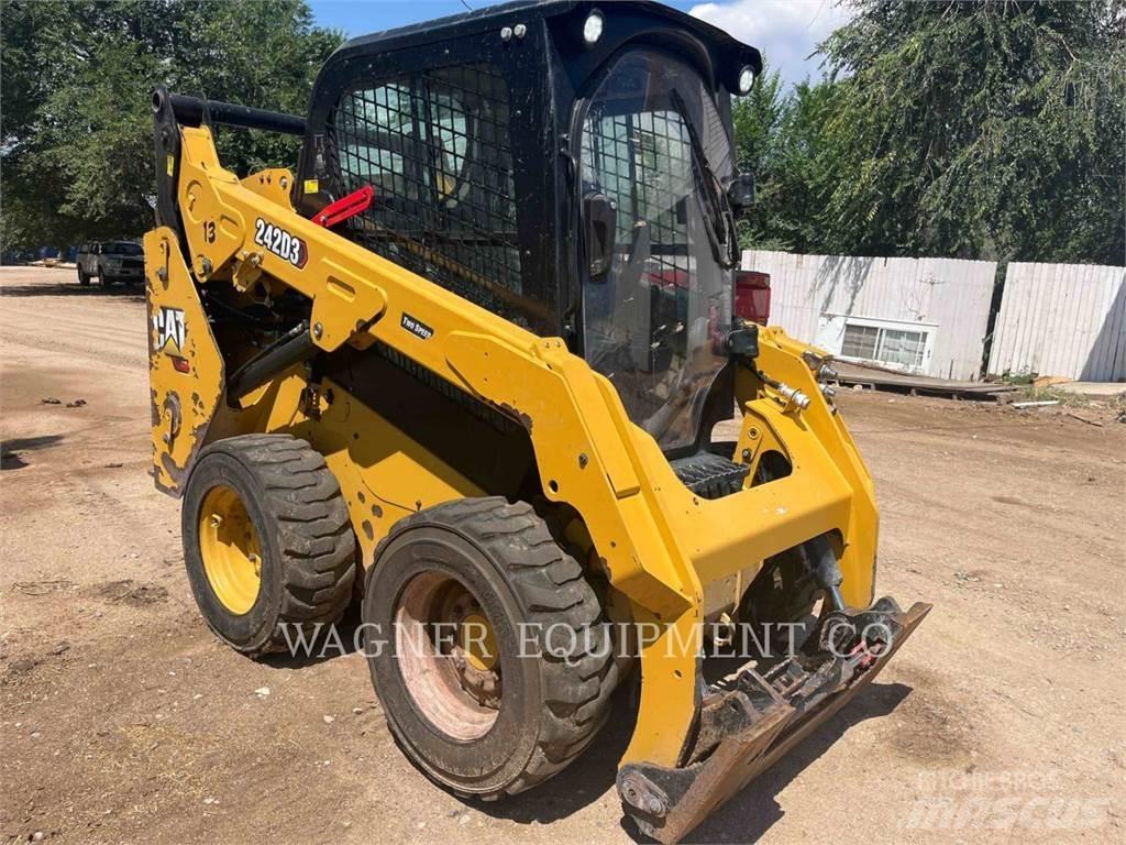 CAT 242D3 Kompaktlader