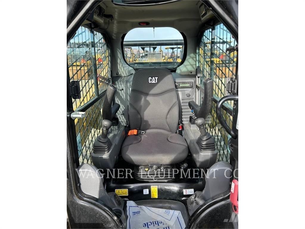 CAT 242D3 Kompaktlader