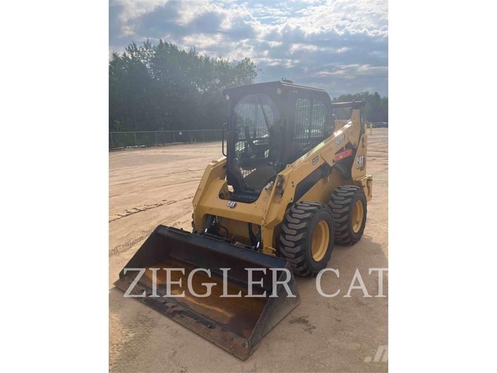 CAT 242D3 Kompaktlader