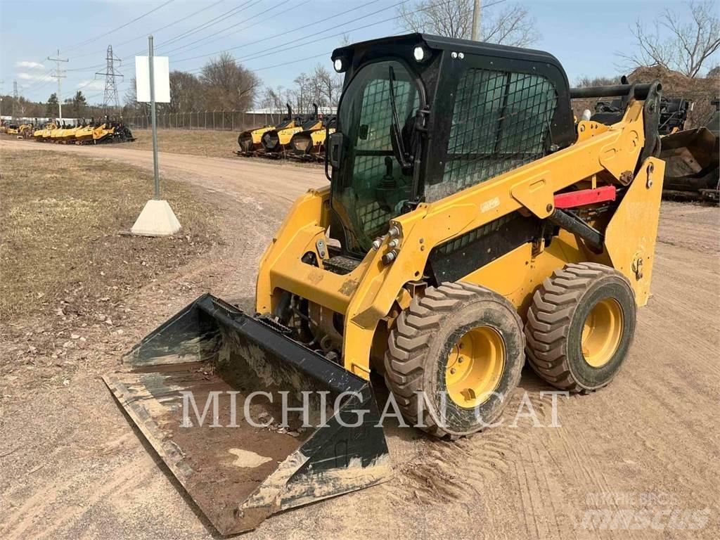 CAT 242D3 AQ+ Kompaktlader