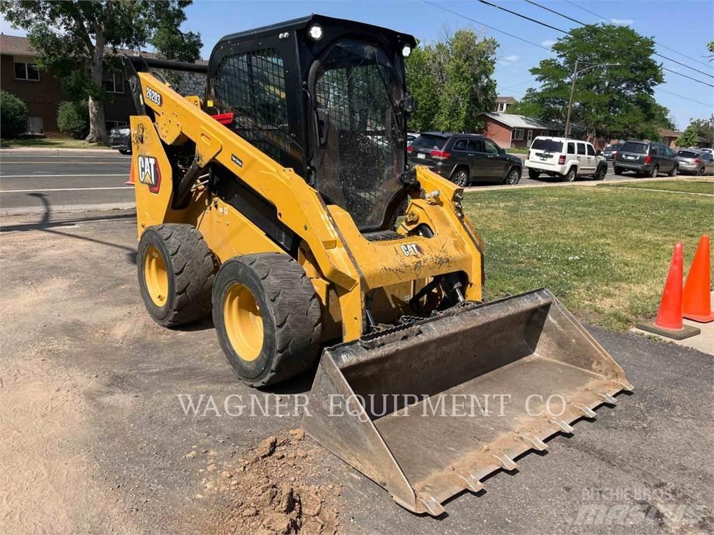 CAT 262D3 Kompaktlader