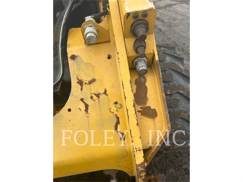 CAT 272D2 Kompaktlader