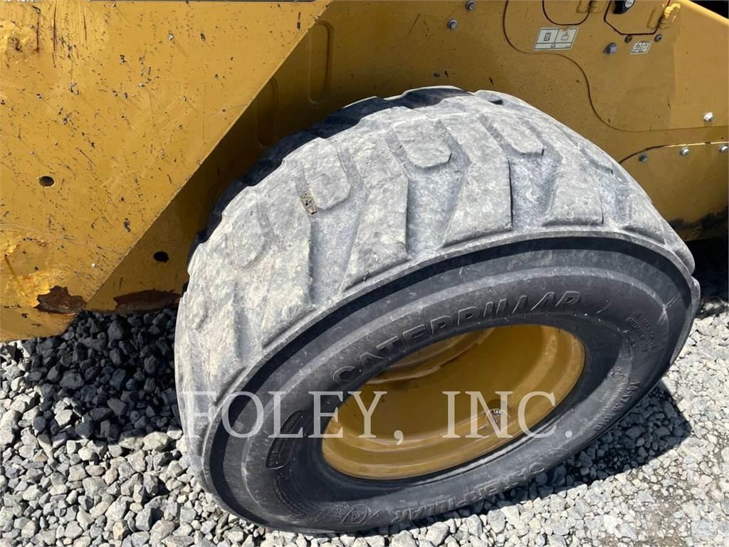 CAT 272D2XHP Kompaktlader