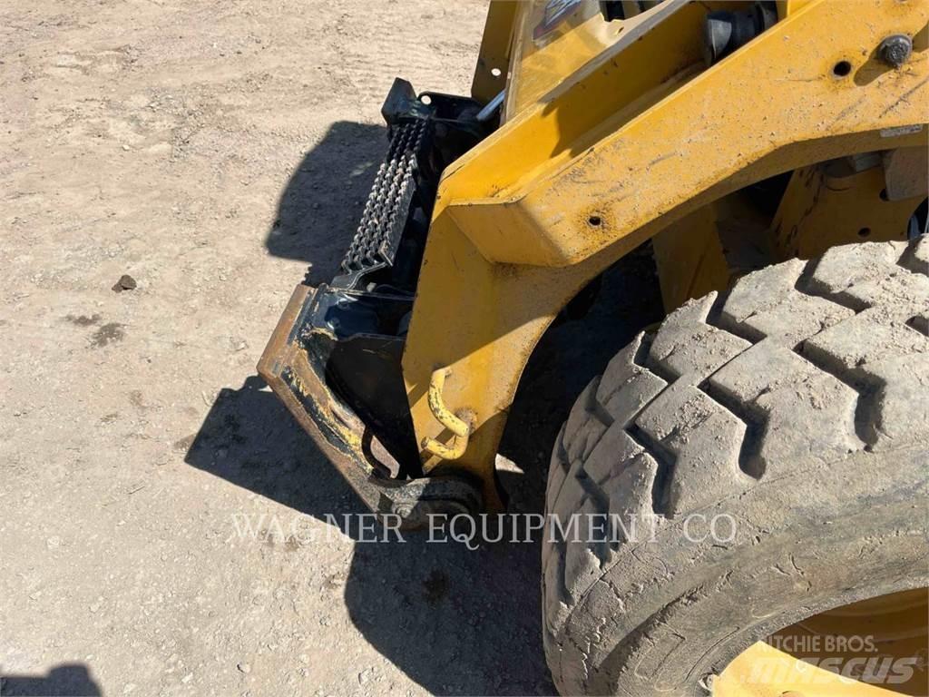 CAT 272D3 Kompaktlader