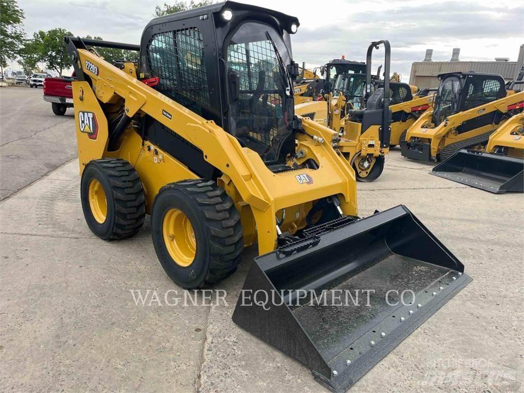 CAT 272D3 Kompaktlader