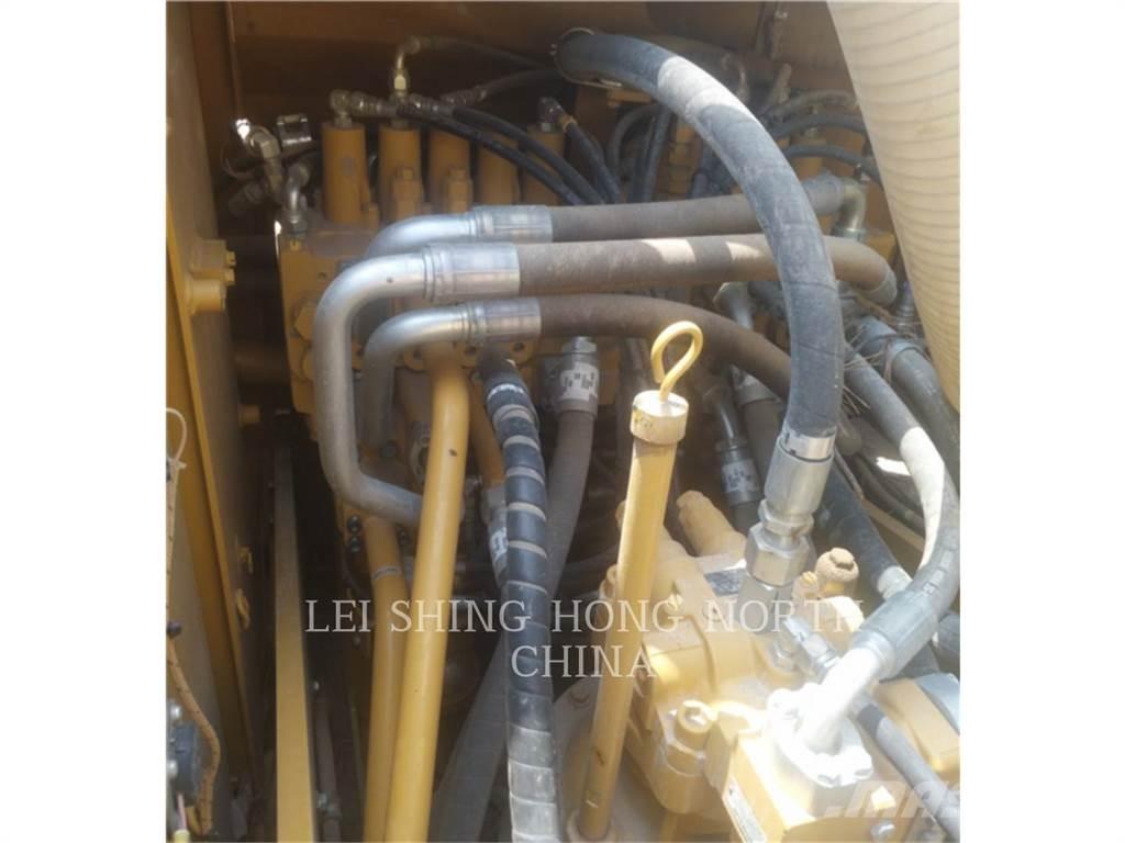 CAT 323D2L Raupenbagger