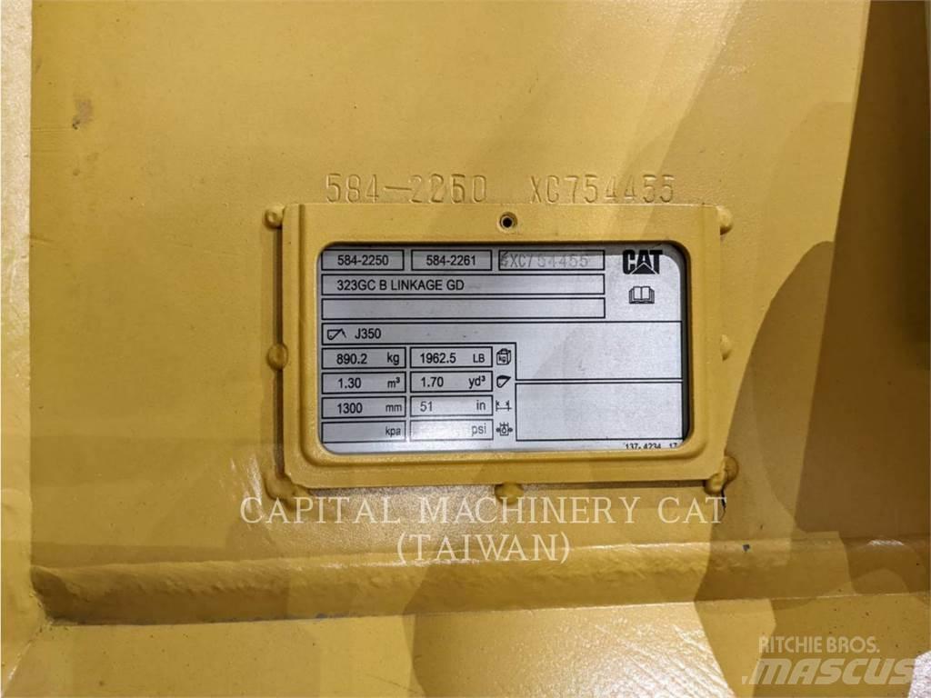 CAT 323GC Schaufeln