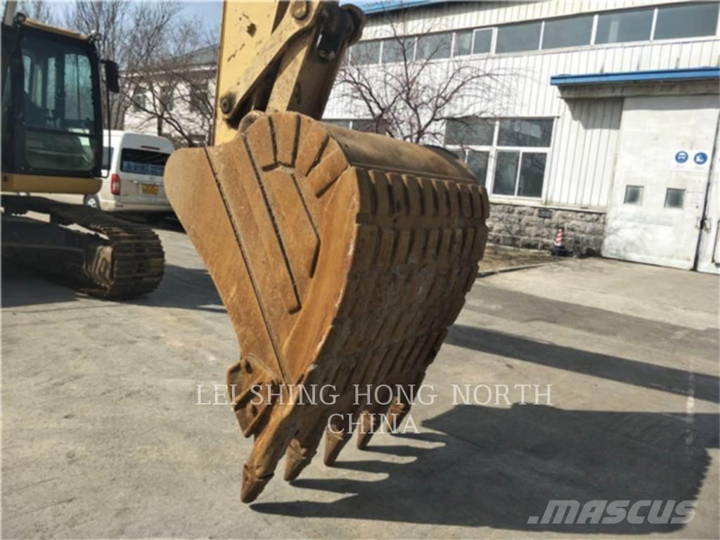 CAT 326D2L Raupenbagger