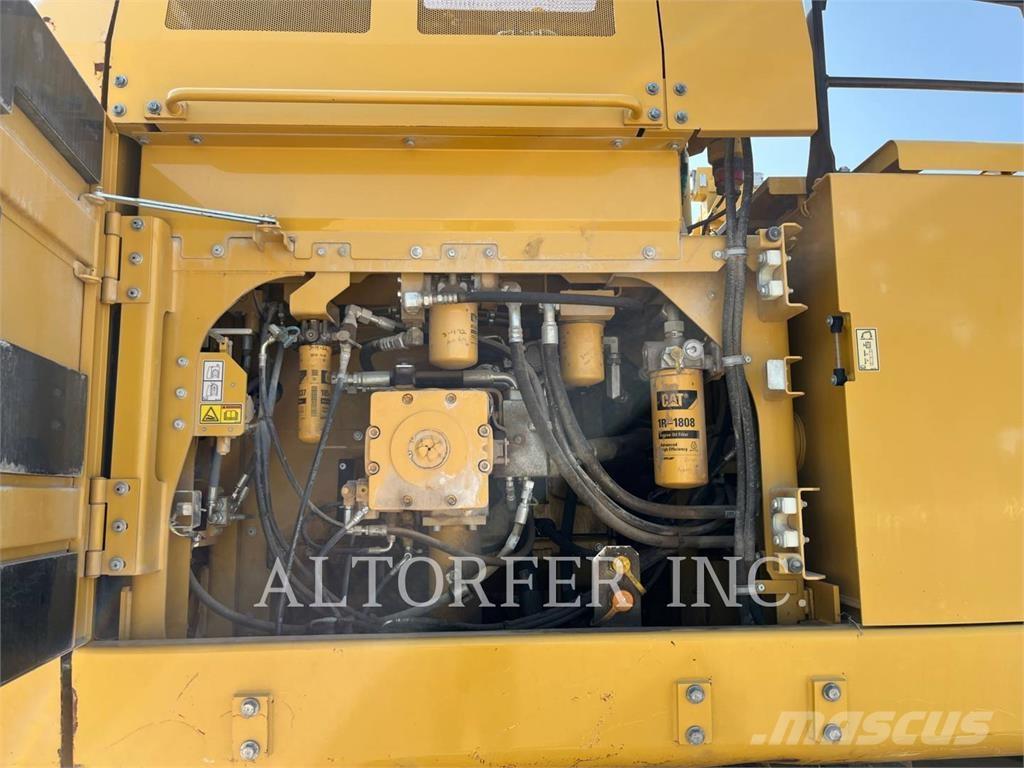 CAT 374FL Raupenbagger