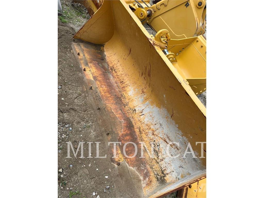 CAT 415F Schaufeln