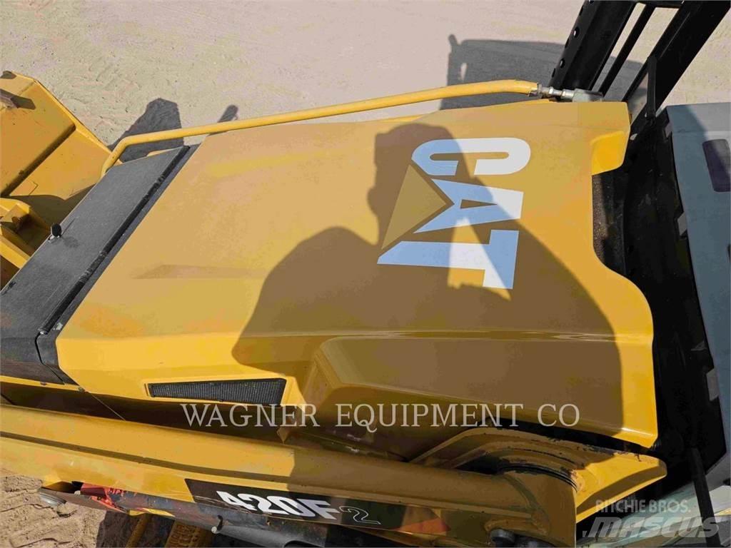 CAT 420F2 4WDS Baggerlader