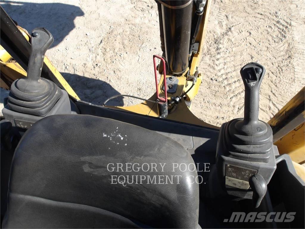 CAT 420F2IT Baggerlader