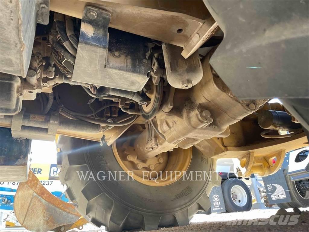 CAT 430F2 4WD Baggerlader
